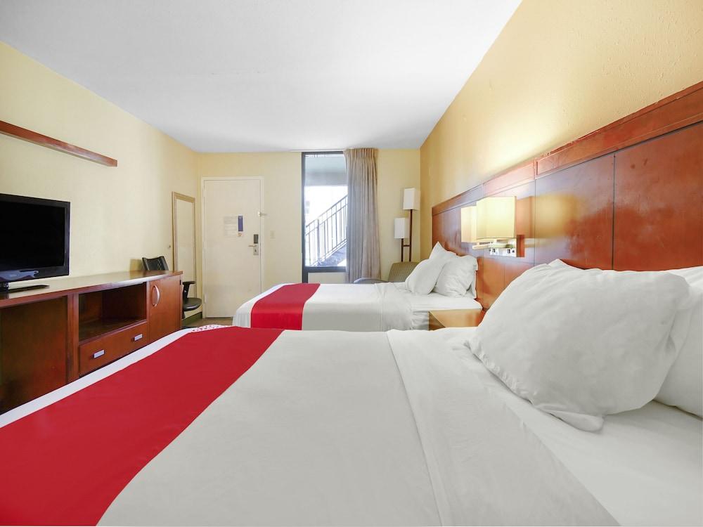 Baymont By Wyndham Williamsburg Hotel Exterior foto